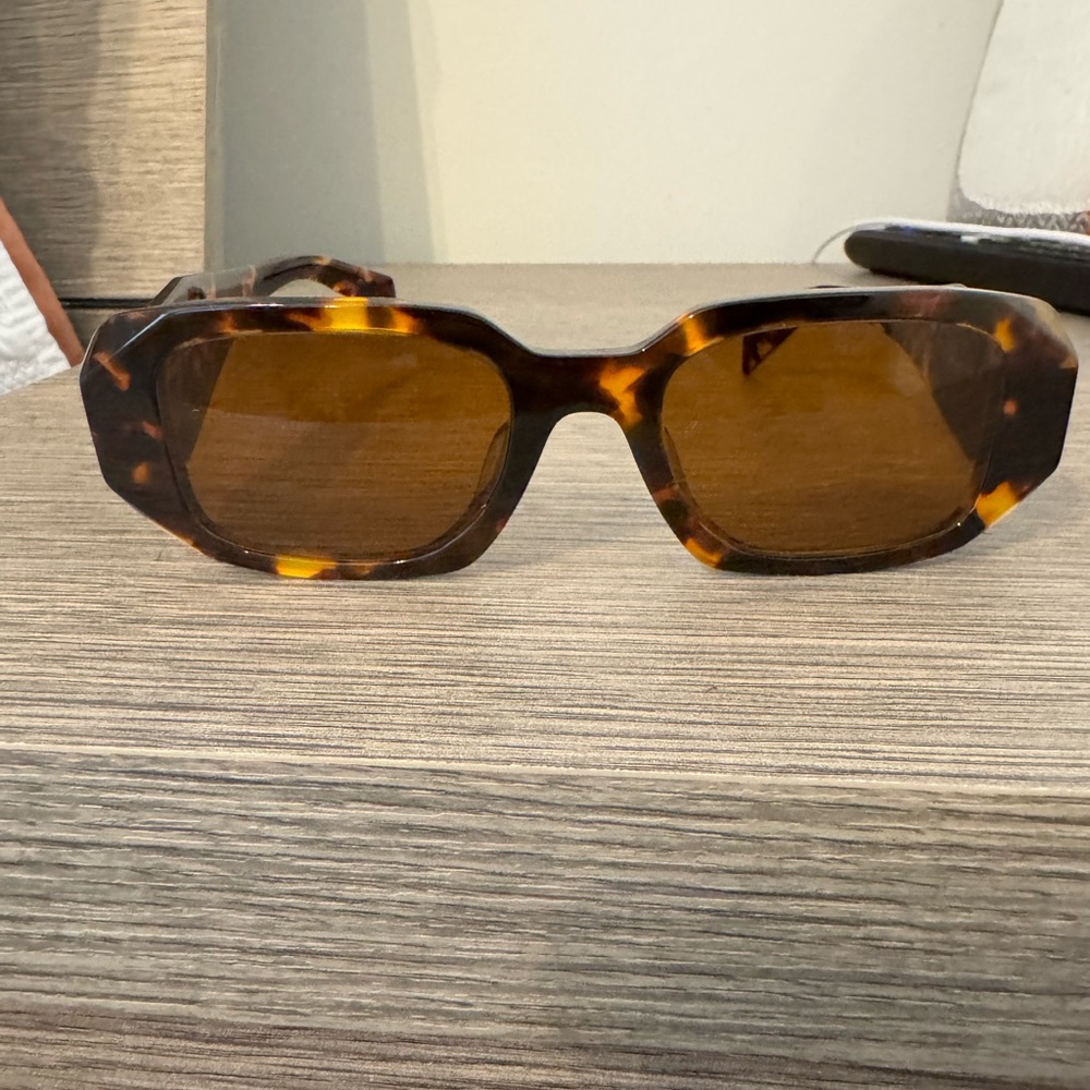 Authentic Prada sunglasses - Picture 3 of 4